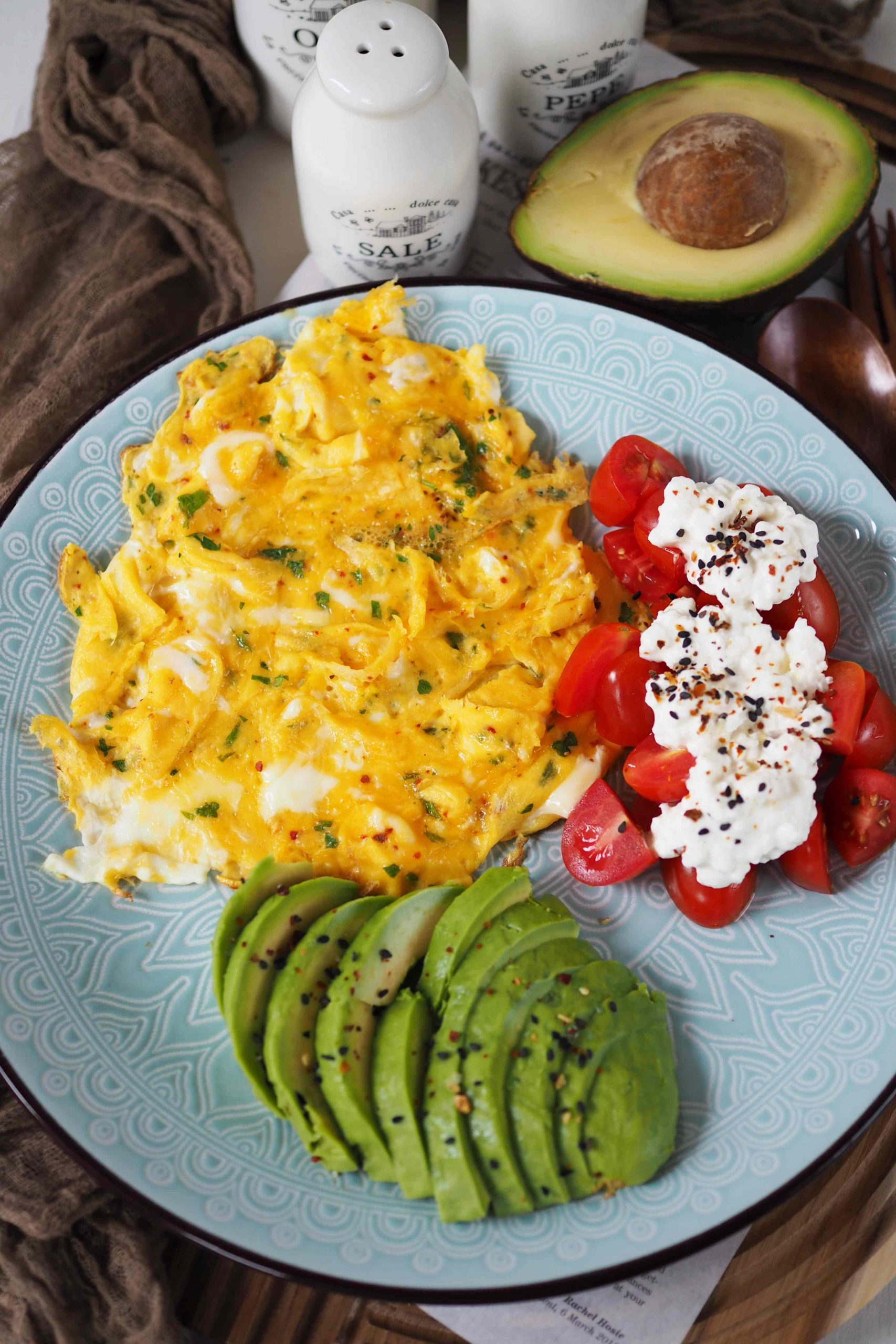 Gute Fette & Eiweiß: So hilft dir ein proteinreiches Frühstück gegen Heißhunger 