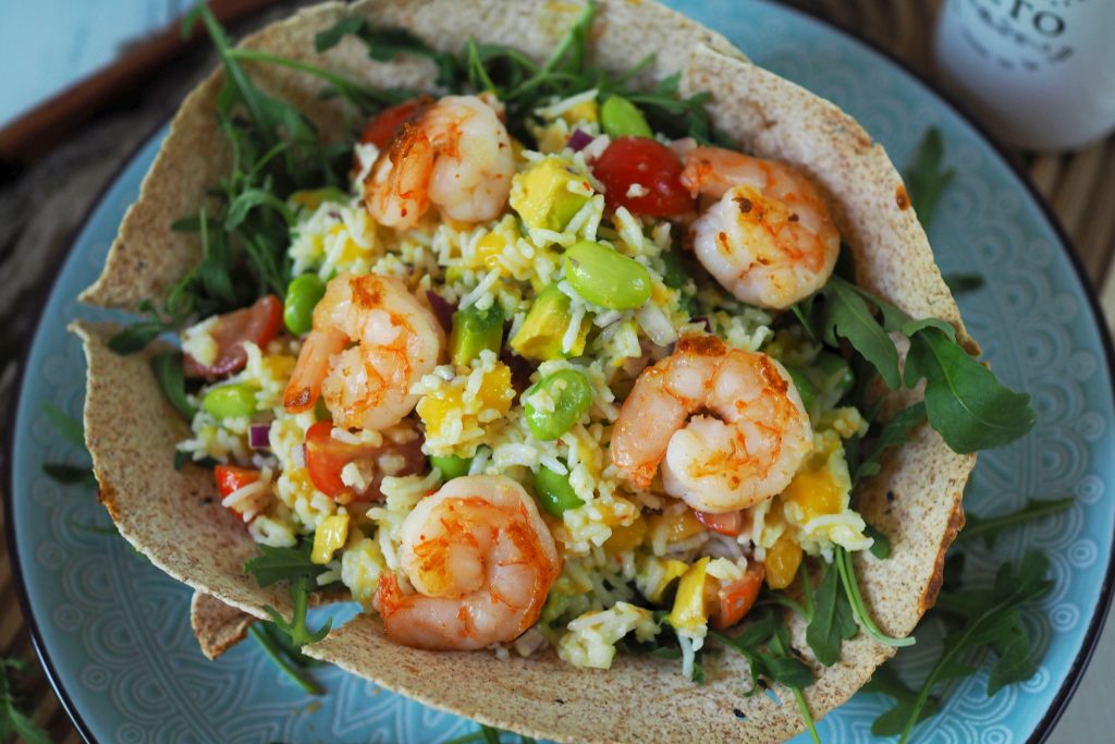 proteinreiche-reissalat-bowl-im-wrap