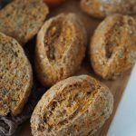 Gesunde Karottenbrötchen backen - einfaches Rezept mit Übernachtgare