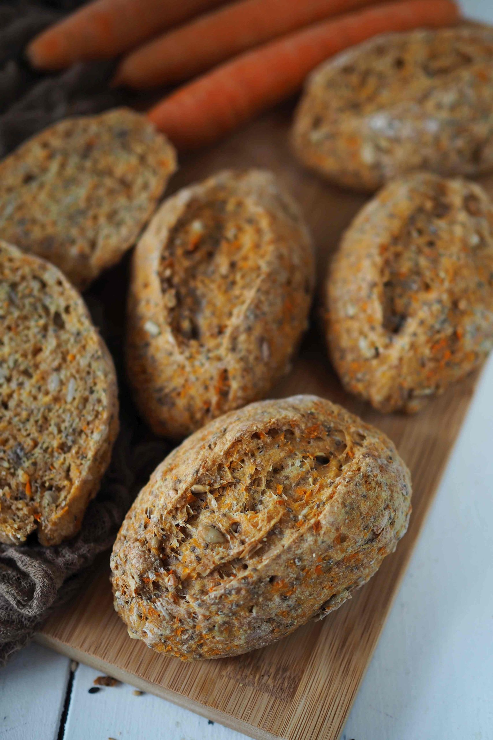 Gesunde Karottenbrötchen backen: einfaches Rezept mit Übernachtgare 
