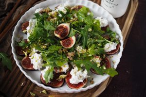 blitzschneller-feigen-rucola-salat-mit-burrata