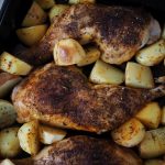 haehnchenschenkel-mit-kartoffeln-vom-blech-einfaches-ofenrezept