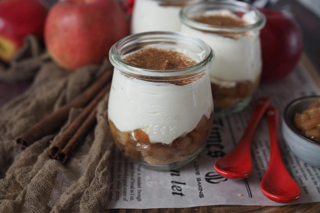winterliches-bratapfel-tiramisu-im-glaeschen
