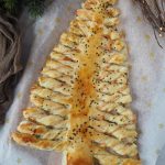 einfache-weihnachts-vorspeise-lachs-blaetterteig-tannenbaum