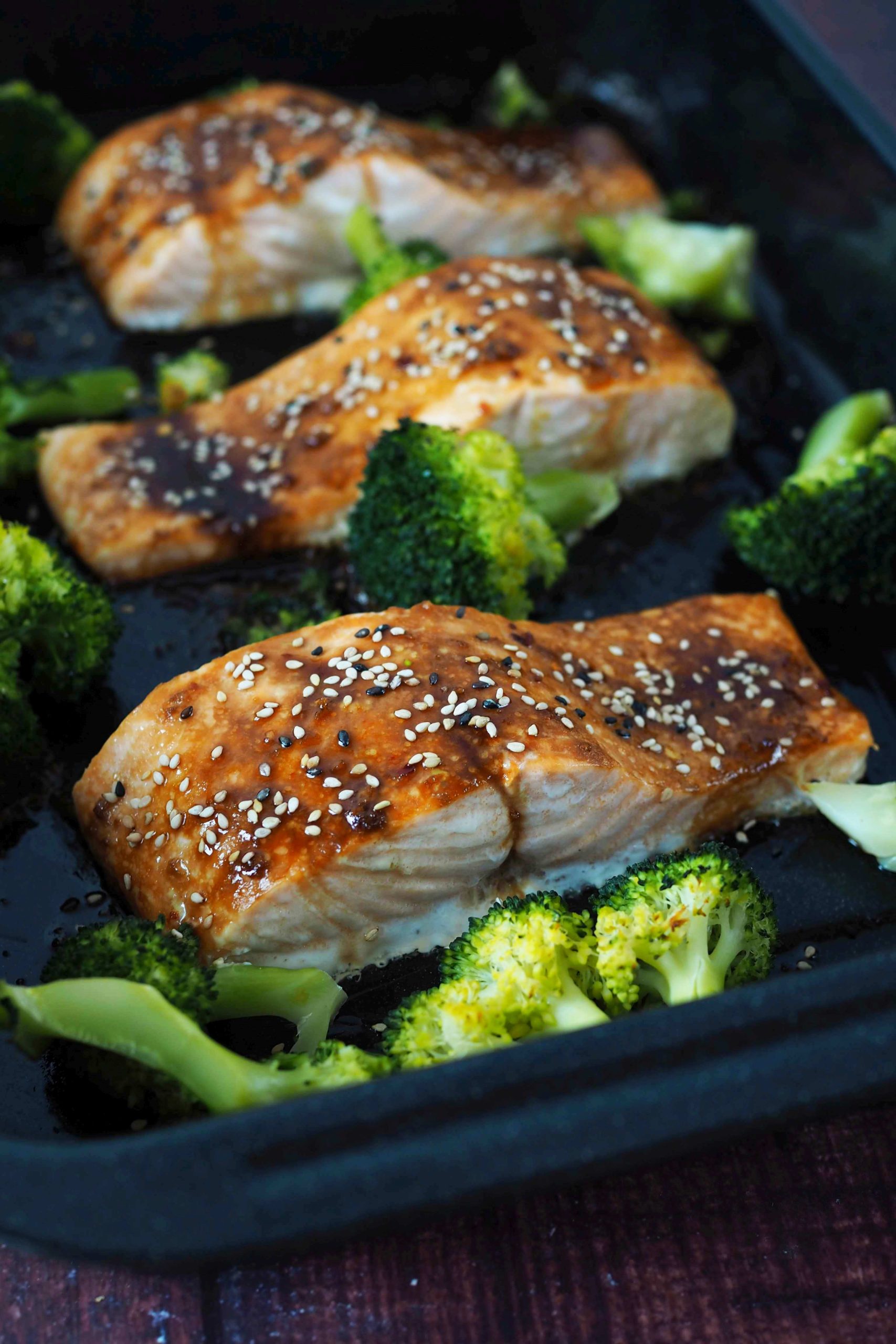 20 Minuten Ofen-Lachs mit Brokkoli & asiatischem Gurkensalat