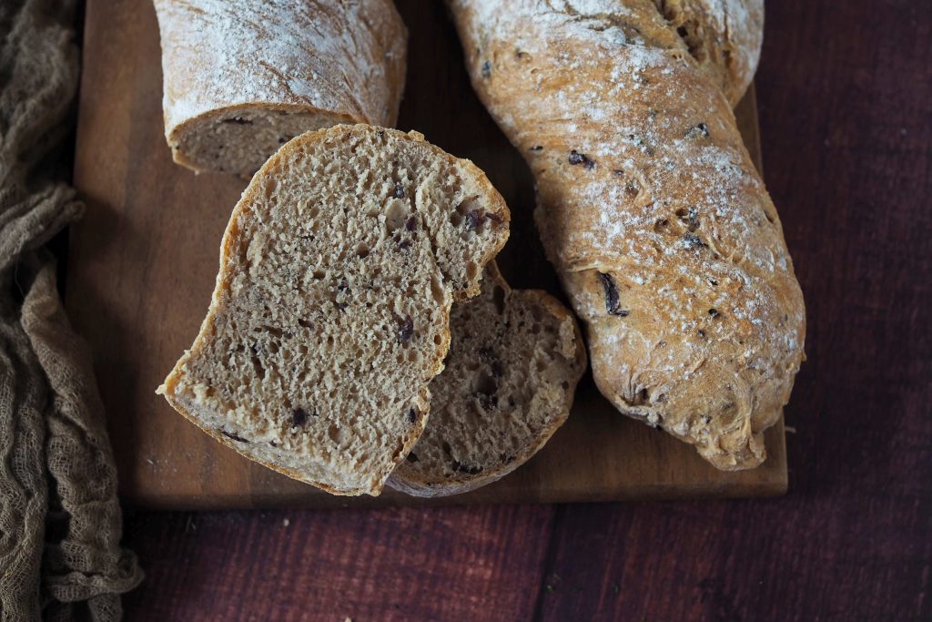oliven-baguette-knusprig-mediterran-und-super-einfach