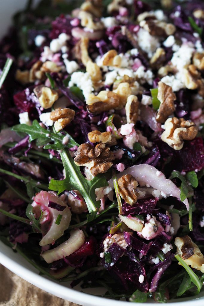 proteinreicher-wintersalat-mit-feta-walnuessen-roter-bete