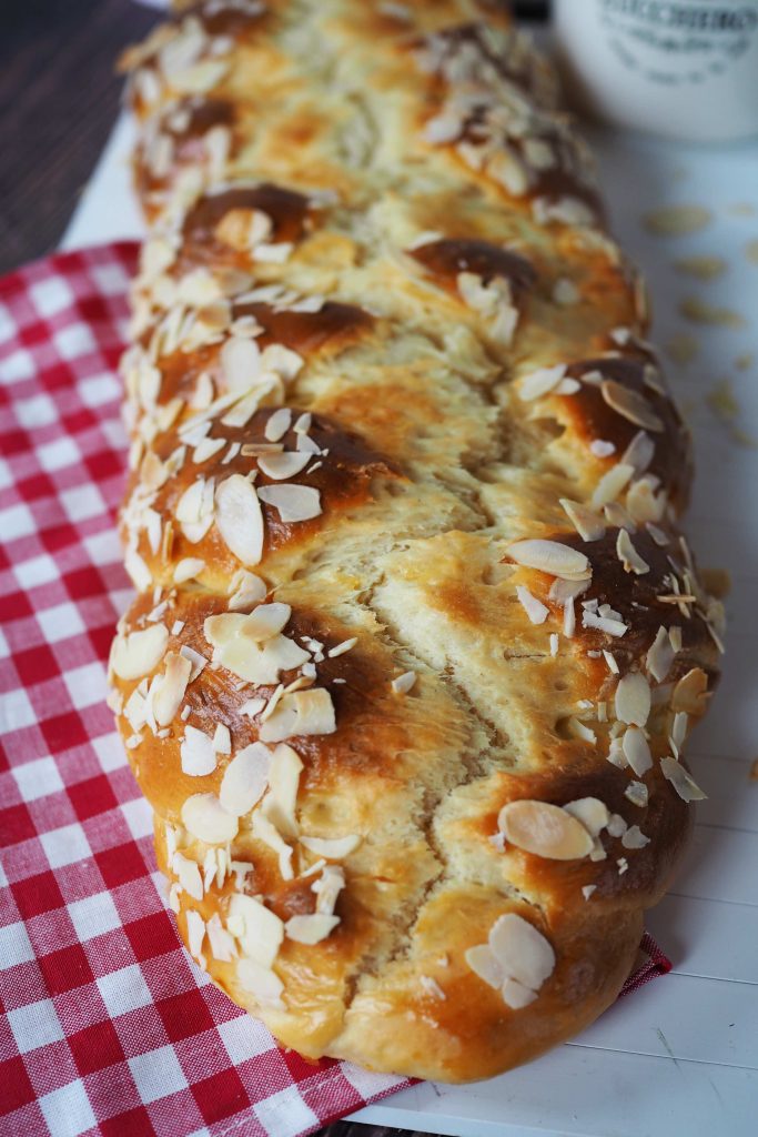 proteinreicher-hefezopf-ohne-zucker-saftig-einfach-gemacht