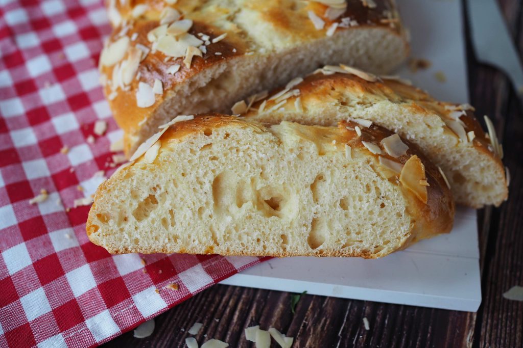 proteinreicher-hefezopf-ohne-zucker-saftig-einfach-gemacht