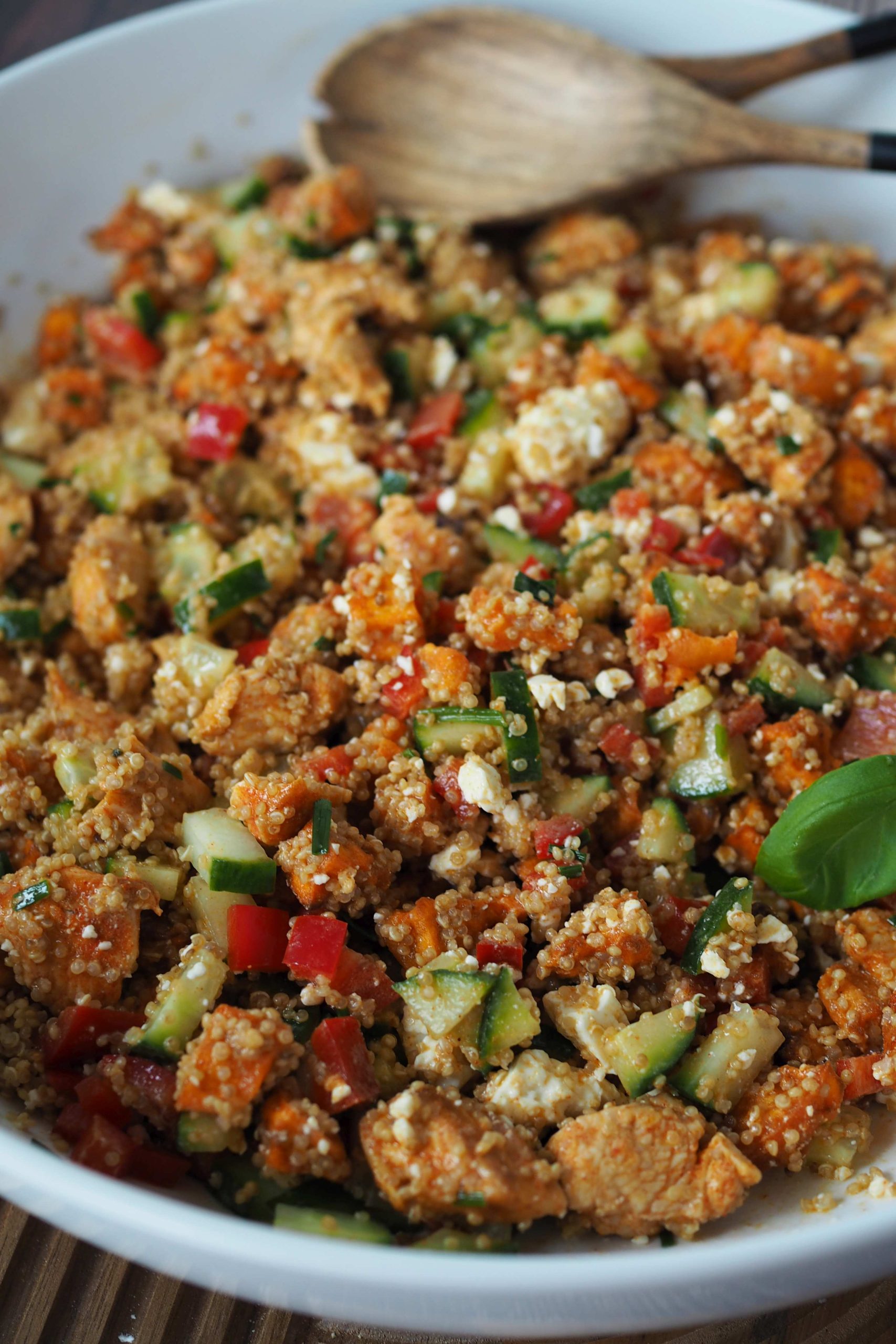 Quinoa‑Hähnchen‑Salat: Proteinreicher Sattmacher für Meal-Prep & Alltag