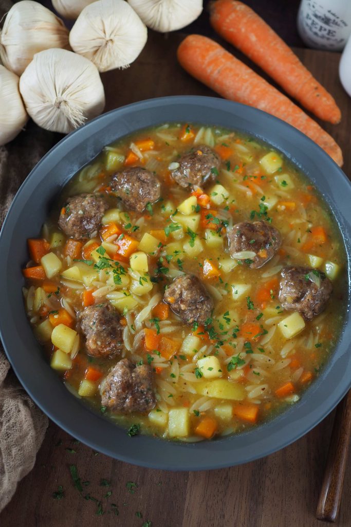 einfacher-hackbaellchen-eintopf-mit-gemuese-und-risoni