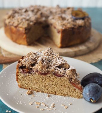 nussiger-zwetschgenkuchen-mit-haferflocken-zimtstreusel