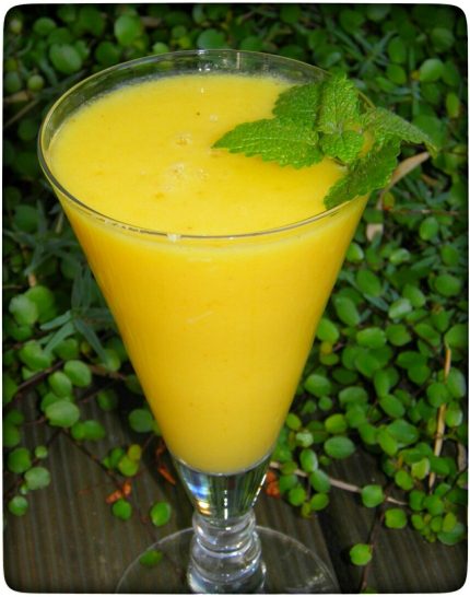 Mango – Ananas Dreamteam Smoothie mit Kokoswasser und Ingwer