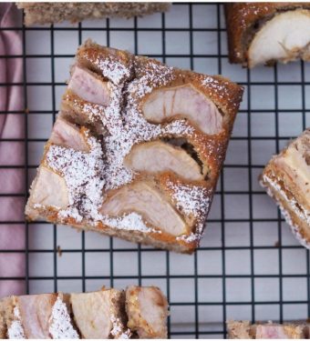 blitzschneller-apfel-nuss-blechkuchen-joghurt