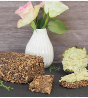 thunfisch-avocado-aufstrich-dip-glutenfreies-brot