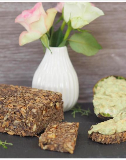 thunfisch-avocado-aufstrich-dip-glutenfreies-brot