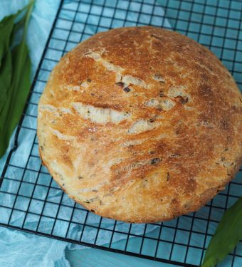 baerlauchbrot-mit-wenig-hefe-uebernachtgare-brot-baerlauch