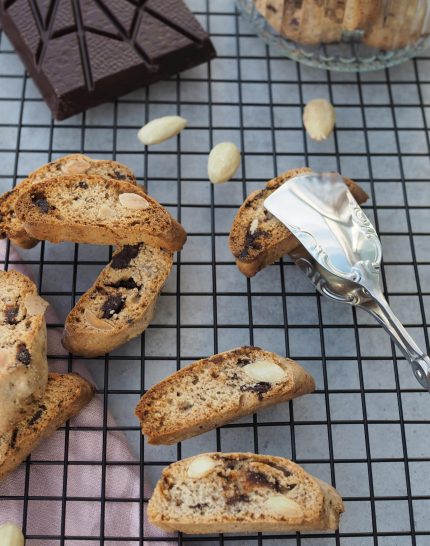 schoko-mandel-cantuccini-italienisches-mandelgebaeck-mychoco