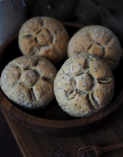 Chia-Broetchen-frühstück-dinkelbroetchen