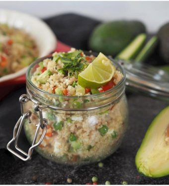 meal-prep-fuer-die-arbeit-couscous-to-go-mit-viel-gemuese