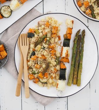 couscous-salat-mit-grill-gemuese-suesskartoffel-halloumi-spiesse