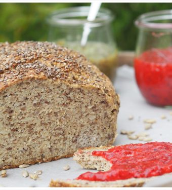 Eiweißbrot-mit-Chia-Low-Carb-Marmelade-ohne-Zucker-aus-dem-Thermomix