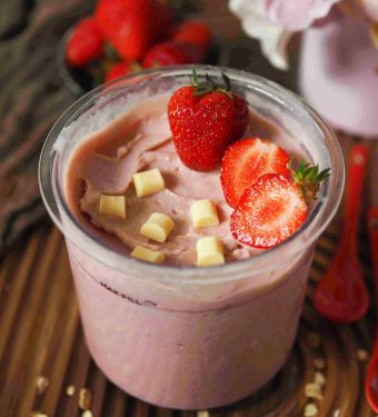 erdbeer-kefir-eis-gerne-proteinreich-ninja-creami