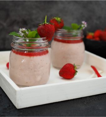 selbstgemachter-erdbeer-pudding-ohne-tuetchen-erdbeeren-erdbeermus-protein