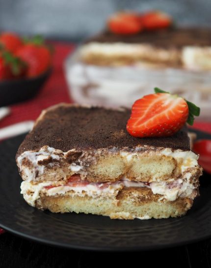 skyramisu-mit-erdbeeren-fruchtig-proteinreich-zuckerfrei