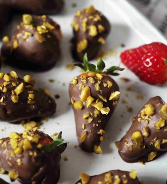 schoko-erdbeeren-mit-pistazien-selber-machen