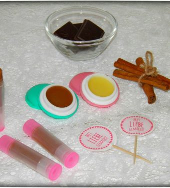 Schoko -Vanille-Lippenbalsam-für-samtig-weiche-Lippen-DIY-Kosmetik