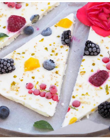 Frozen-Yogurt-Barks-eisgekuehlter-Snack-an-heißen-Tagen-Eis-Thermomix