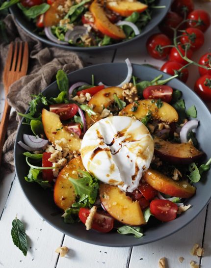 Einfacher Salat, 
Burrata-Salat,  
Nektarine,  
fruchtiger Salat, 
Rucola, 
Balsamico,  
Walnüsse, 
Dressing, 
Orangendressing,  
Minze,  
schneller Salat,  
einfache Rezepte,  
Salatrezept,  
Burrata,  
Salat,  
TM 6,
TM 5,
TM 31,
Thermomix,
Rezepte,
www.wiewowasistgut.com,
Kochrezepte,
einfache Rezepte,
kochen,