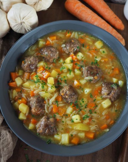 einfacher-hackbaellchen-eintopf-mit-gemuese-und-risoni