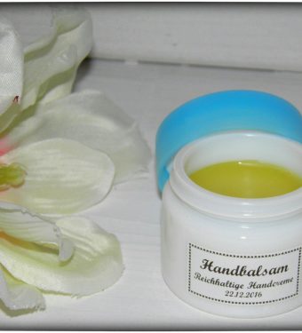 Hand-und-Nail-Balm-für-trockene-und-rissige-Hände