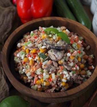 perfekt-zum-abnehmen-proteinreicher-huettenkaesesalat-mit-sardinen