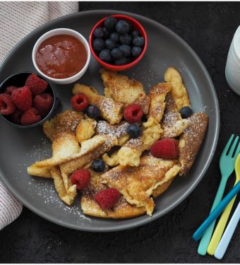 fluffiger-kaiserschmarrn-mit-beeren