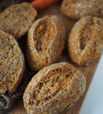 Gesunde Karottenbrötchen backen - einfaches Rezept mit Übernachtgare