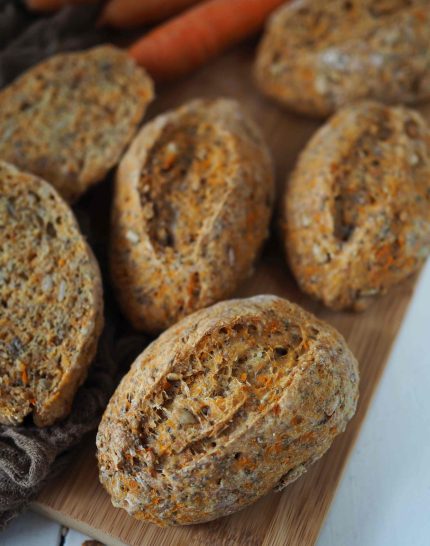 Gesunde Karottenbrötchen backen - einfaches Rezept mit Übernachtgare