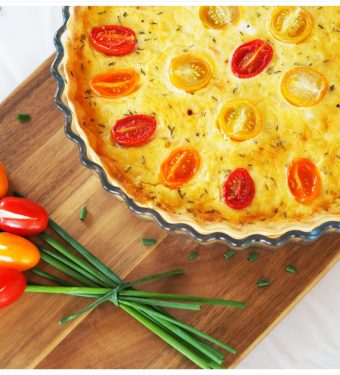 tomaten-lachs-quiche-mit-ganz-vielen-gartenkraeutern