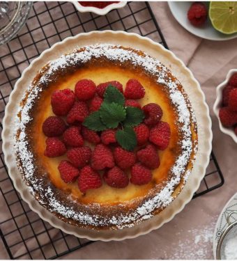 low-carb-protein-kaesekuchen-ohne-industriezucker-himbeeren