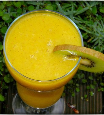 Guten-Morgen-Smoothie-Mango-Kiwi-mit-Kokos-aus-dem-Thermomix
