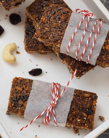kerniger-kraftprotz-vegan-knuspriger-muesliriegel-selbstgemacht