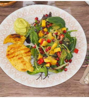 sommersalat-mit-haehnchen-avocado-mango-creme-salat