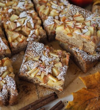 saftiger-nuss-joghurtkuchen-mit-apfel