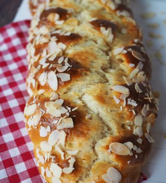 proteinreicher-hefezopf-ohne-zucker-saftig-einfach-gemacht