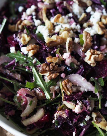 proteinreicher-wintersalat-mit-feta-walnuessen-roter-bete