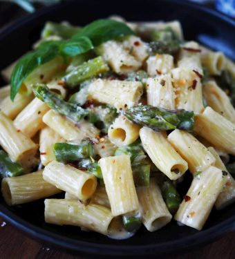 cremige-spargel-parmesan-pasta