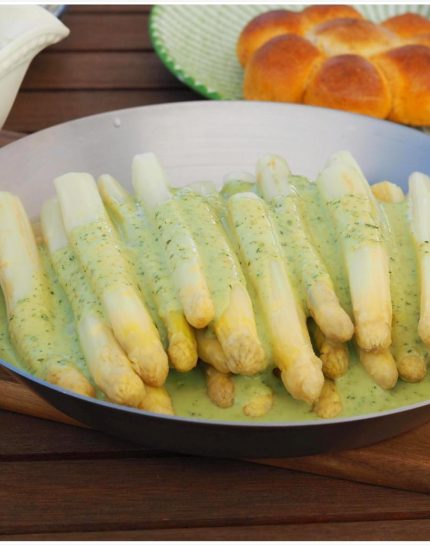 spargel-mit-kraeutersoessle-mediterraner-broetchensonne-kräuter