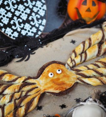 einfache-blaetterteigspinne-fuer-halloween
